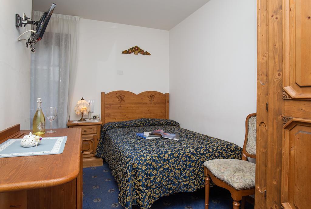 Villa Elena B&B Hotel San Martino Di Castrozza Buitenkant foto