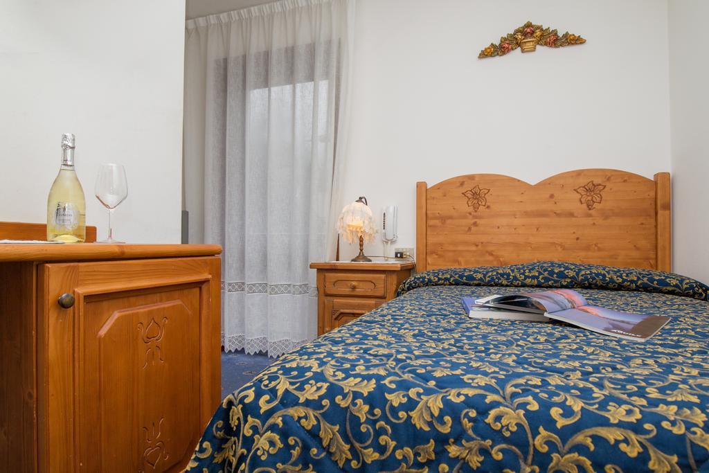 Villa Elena B&B Hotel San Martino Di Castrozza Buitenkant foto